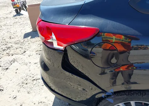 2017 Ford Focus Se z USA, uszkodzony, nr VIN 1FADP3F27HL256532